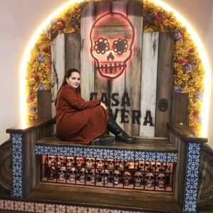 Meet your Posher, Yanet